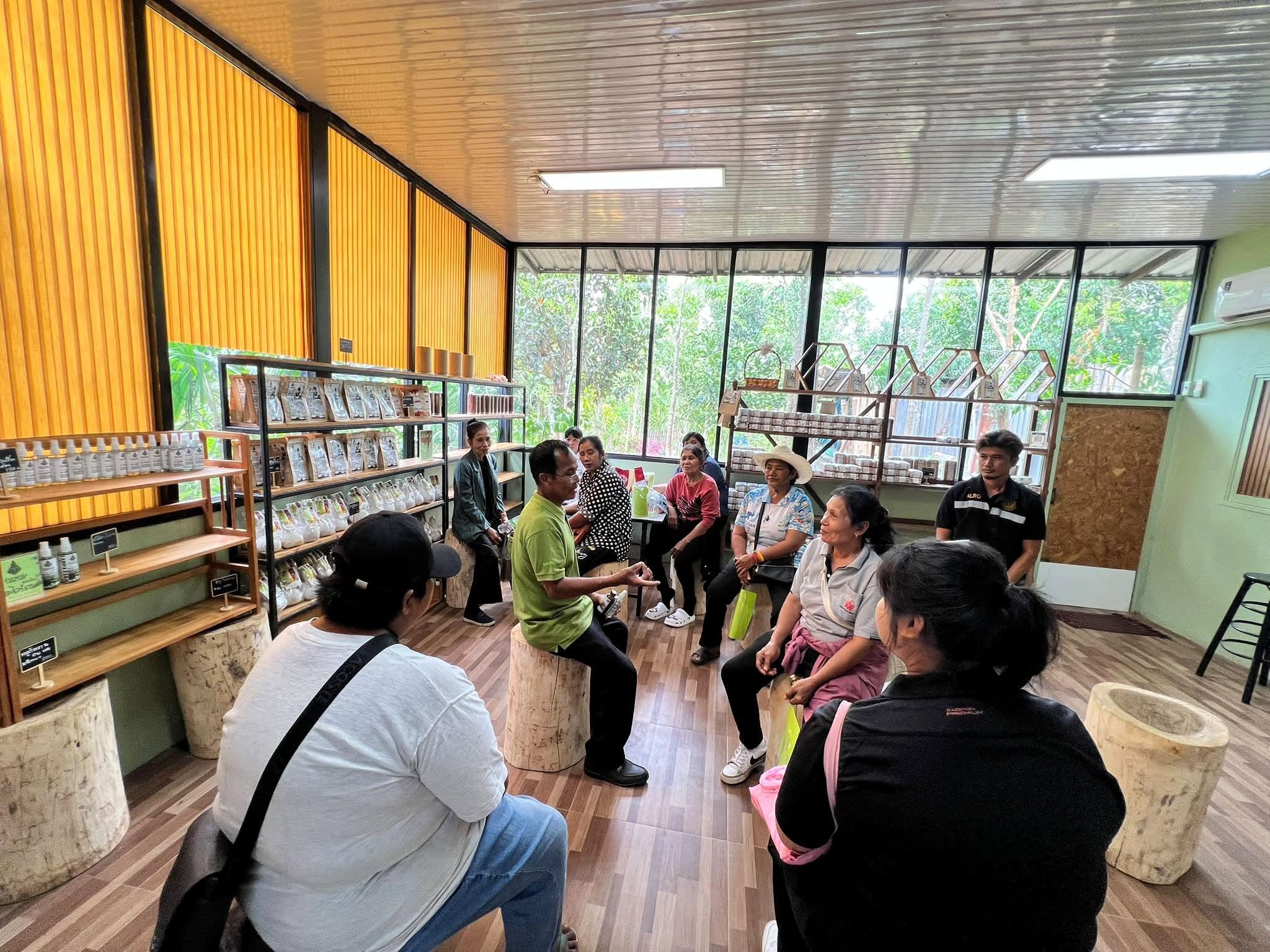 title - ส.ป.ก.อ่างทอง พาเกษตรกรจำนวน 10 รายไปศึกษาและดูงานโครงการยกระดับศักยภาพการพัฒนาสินค้าเกษตรชีวภาพ กิจกรรมยกระดับศักยภาพการพัฒนาสินค้าเกษตรชีวภาพในเขตปฏิรูปที่ดินจังหวัดอ่างทอง ปีงบประมาณ พ.ศ. 2569